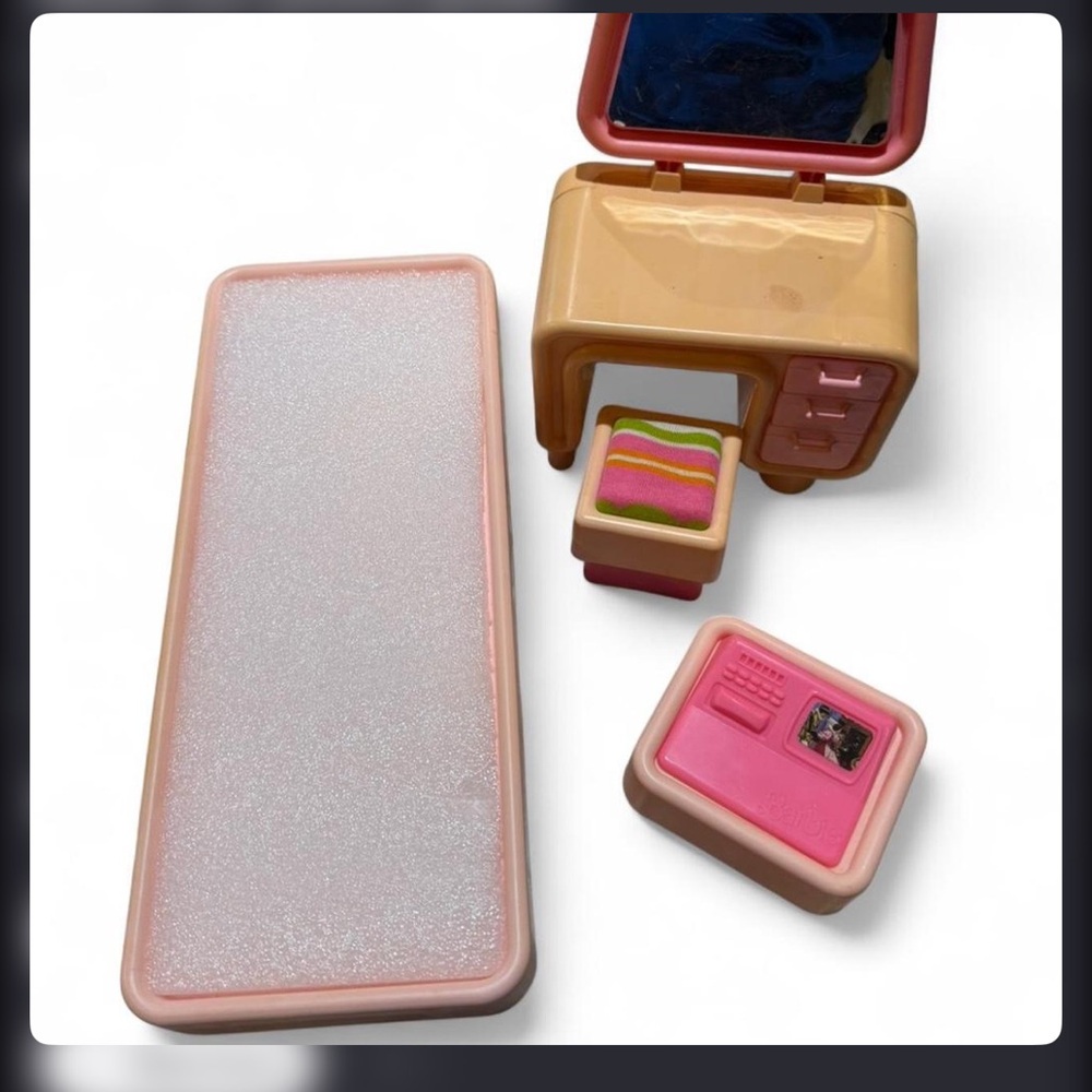 1977 Barbie Pink Bedroom Furniture Set